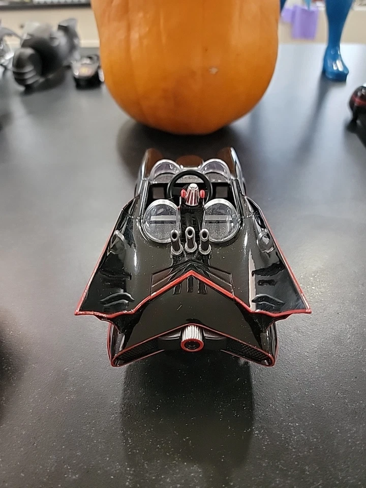 Danbury Mint  1966s Comic Book Batmobile 1:24  - Image 4 of 4