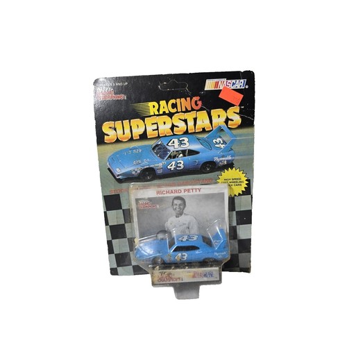 1:64 1999 HOT WHEELS RACING HALL OF FAME '67 PLYMOUTH #43 STP