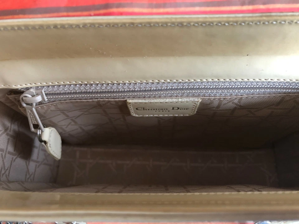Bolso sin asas vintage Christian Dior marfil charol - Y2K Icon Vibes Luxe ✨ Foto 4 de 4