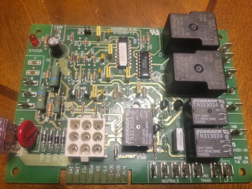 Goodman B18099-13 Furnace Control Board PCB327-2A1 SPCB-1 AB1001-2A