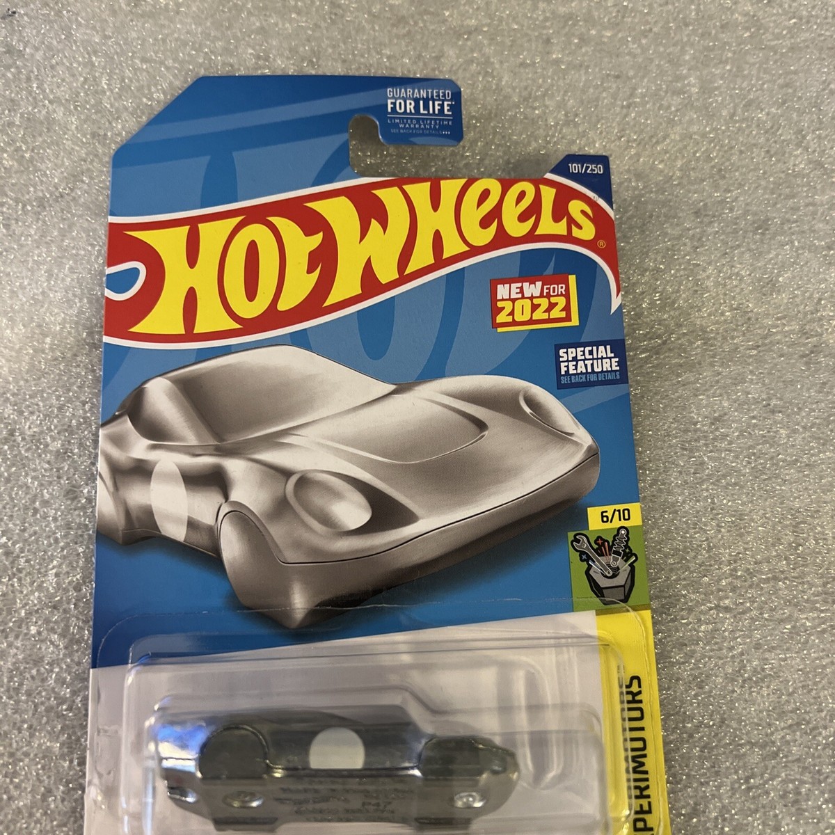 2022 Hot Wheels Experimotors Coupe Clip #101/250 Keychain New On