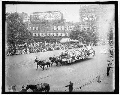 Photo:Washington DC Preparedness Parade 1916 Horse-Drawn Float Crowd