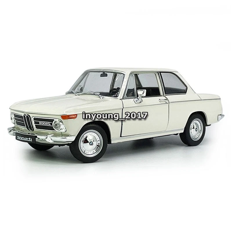 Modelo De Carro Moldado Branco 1/24 Welly Bmw 335i [u]1