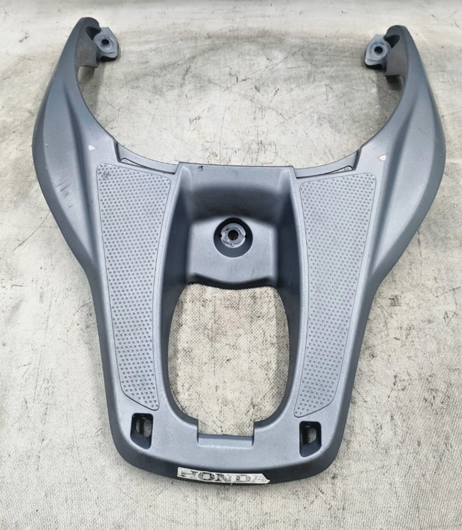 MANIGLIONE POSTERIORE ( ABRASIONE SX ) -HONDA SH 300 ANNO 2016 AL 2020
