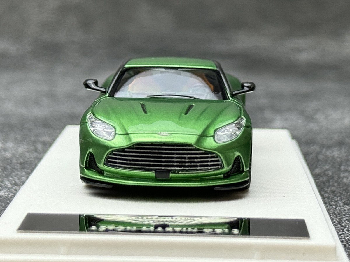 【激レア】Aston Martin DB12 1/64ミニカーグリーン XiaoGuang Model 1/64 Scale Aston Martin DB12 Coupe Green