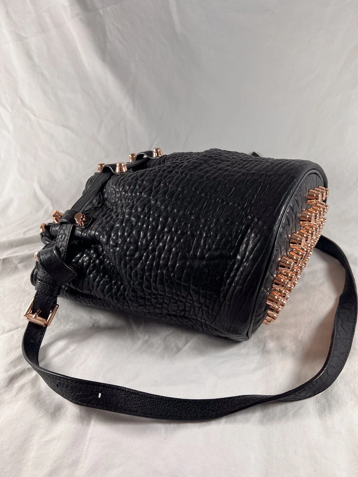 Borsa a tracolla ALEXANDER WANG in pelle ciottolata nera Rocco Diego con borchie