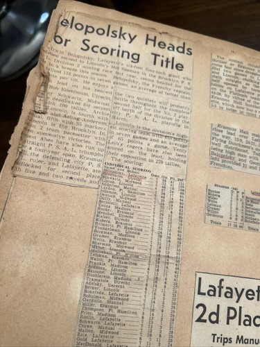 Libro de recortes de baloncesto LIU Brooklyn Blackbirds 1951 con escándalo de anuario autografiado - Imagen 6 de 22