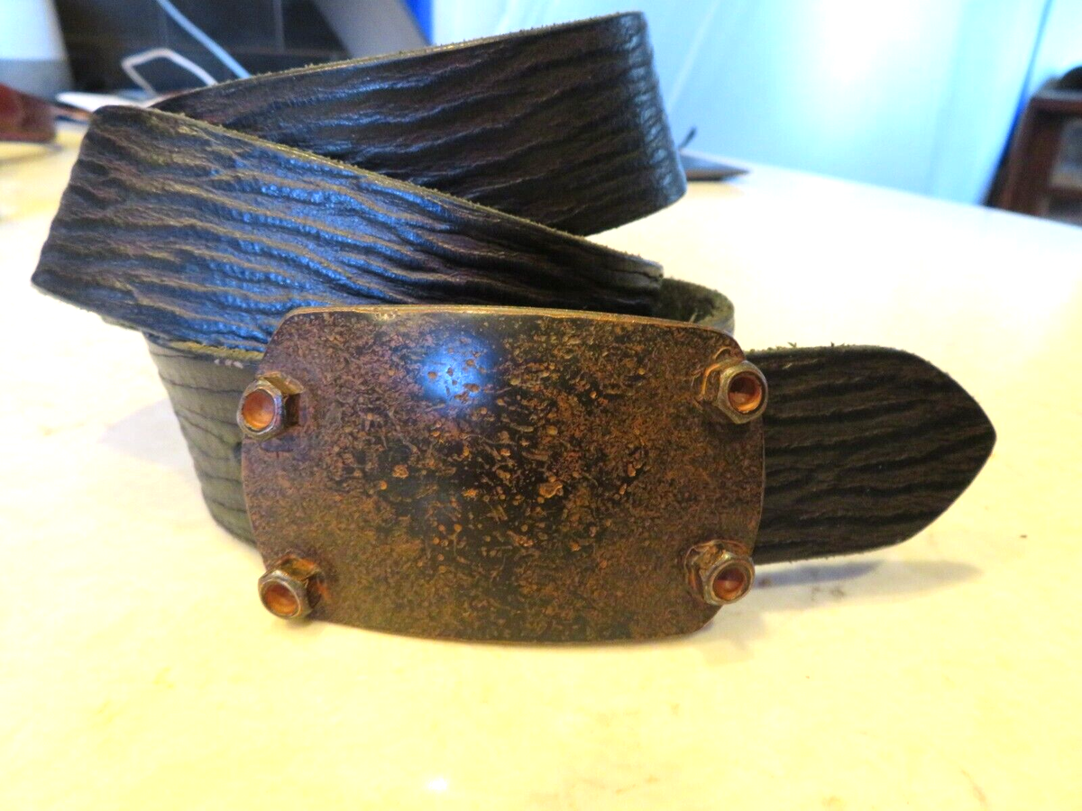 Cyd Woo Distressed Black Ribbed Leather Casual 1 1/2 display picture 3