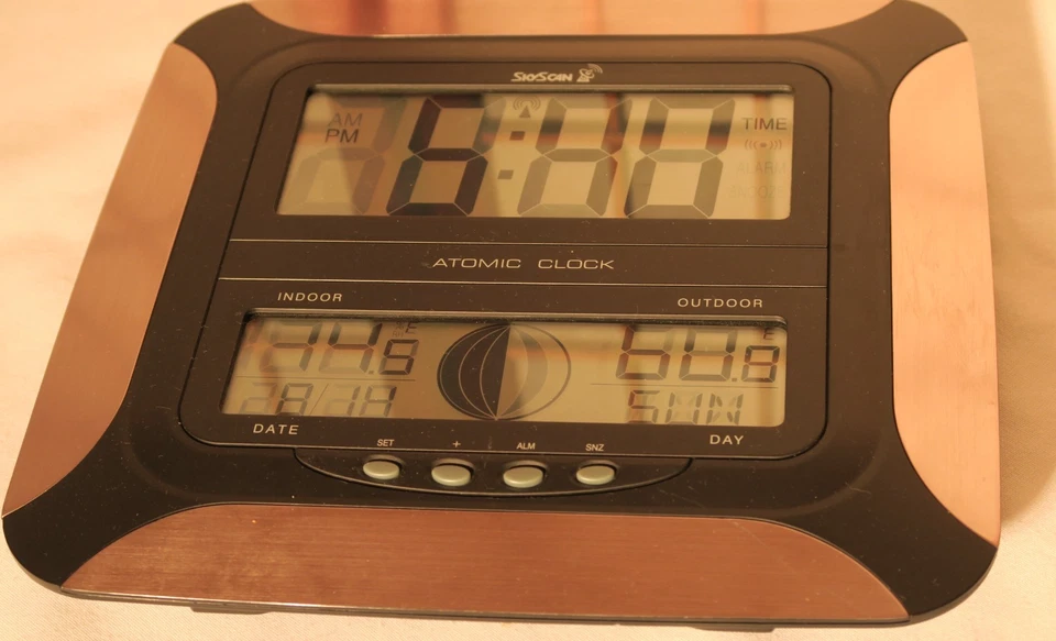 SkyScan ATOMIC CLOCK 带月球相位和户外无线温度型号 87700 — 第 2/4 张图片