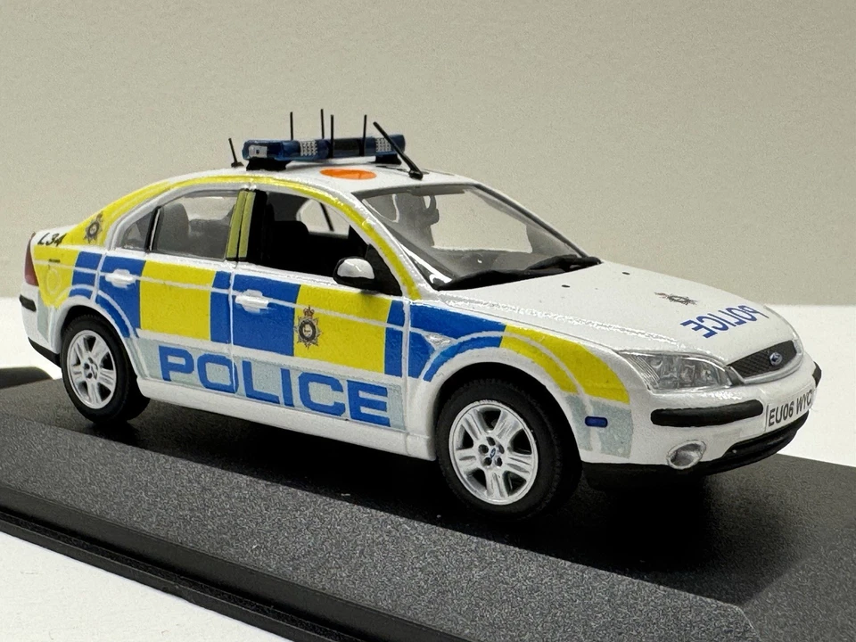 British Transport Police Ford Mondeo Response Vehicle Code 3 1:43 Model - Image 3 of 3
