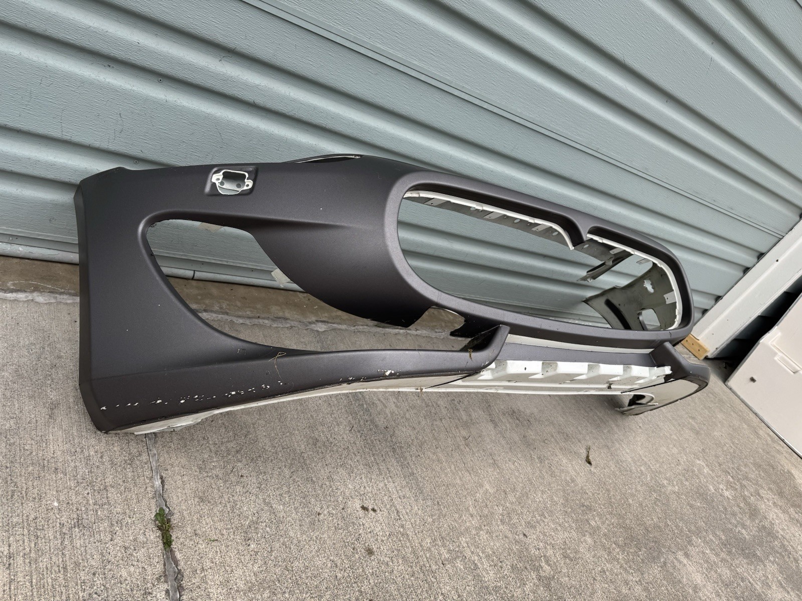 2013 2014 2015 2016 2017 Maserati Granturismo MC Front bumper cover OEM 84814300