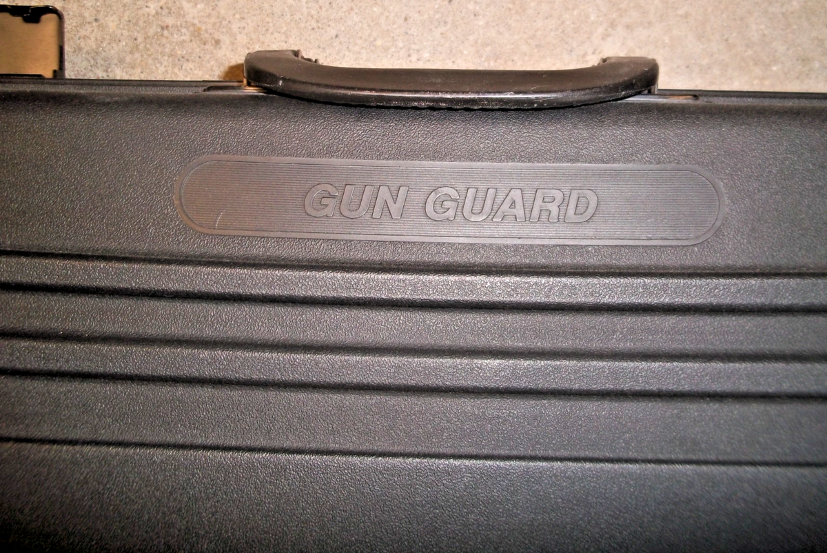 Vintage Doskocil Gun Guard Case Locking Hunting Rifle Hard Side