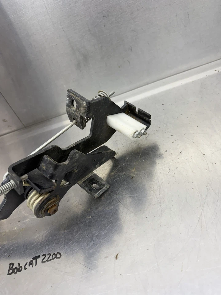 08 Bobcat 2200S 4x4 Diesel Acelerador Pedal Gas Foto 3 de 4