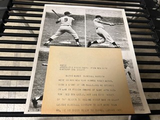 original 1961 ROGER MARIS hits 61st HOME RUN of SEASON 8 X 10 BASEBALL PHOTO