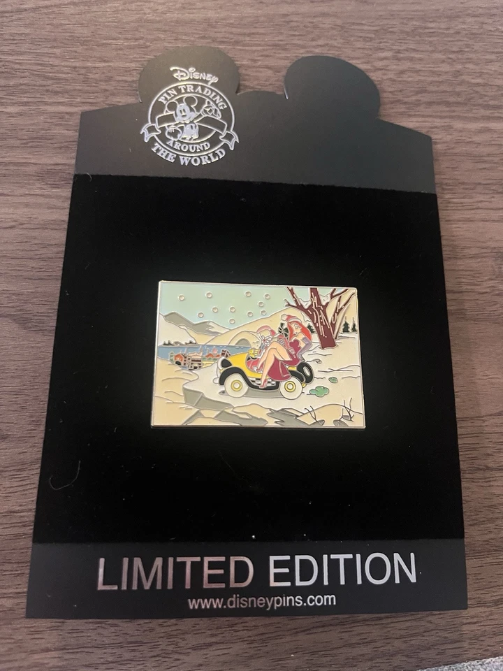 Pin raro Disney Shopping Jessica & Roger casa de Natal para férias LE250 - Imagem 2 de 4