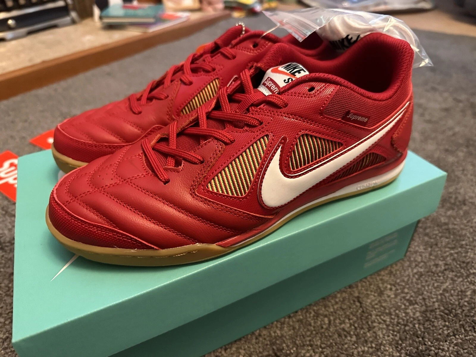 Taille UK 8,5   Nike SB Gato x Supreme Red ! FW18 ! Double boîte depuis neuf
