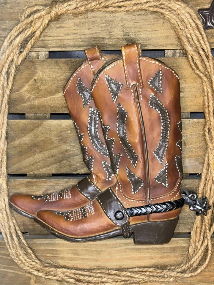 Botas de Vaquero Rústicas Decoración de Pared con Cuerda y Ganchos de Metal - Placa de Madera Occidental Foto 2 de 4