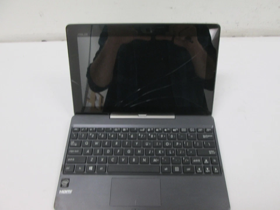 ASUS Transformer Book T100TA-C2-EDU with keyboard dock 10.1" *CRACKED SCREEN* - Image 4 of 4