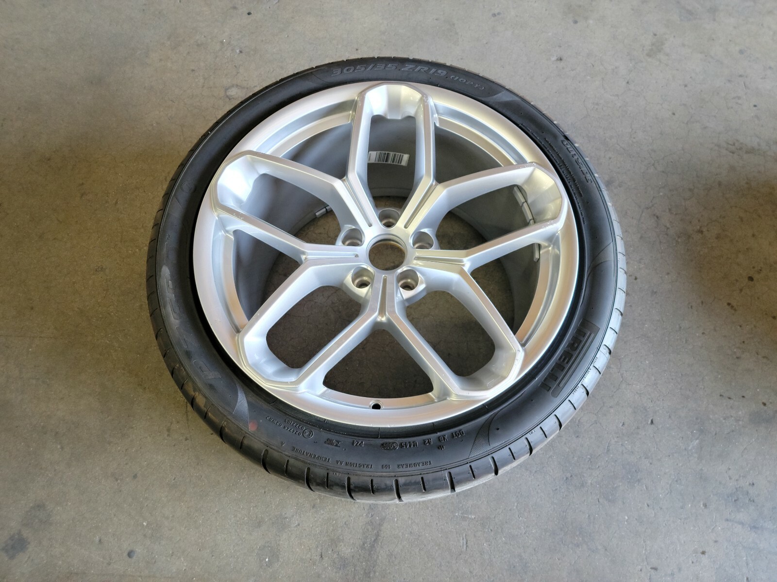 LAMBORGHINI HURACAN LP580 KARI REAR WHEEL RIM WITH TIRE OEM 4T0601017K