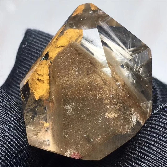 2.7cm Natural Clear Quartz with Ghost Mountain, Yellow Blooms & Silver Rutile-8 - Image 4 of 4
