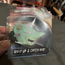 Shreddin’ Sharks Mega Maximus With Surfboard Rev It Up And Catch Air MGA 2019