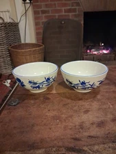 PAIR OF VINTAGE SMALL BLUE AND WHITE CHINESE PATTERN PORCELAIN BOWLS 2 X 4 INCH
