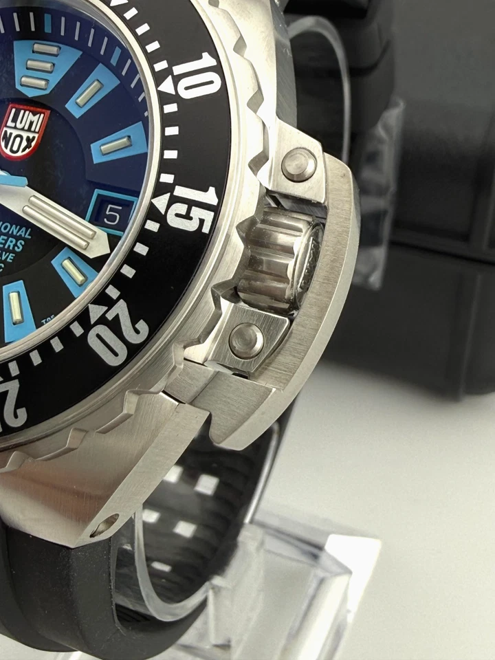 Luminox | Deep Dive 1500 Series | Automatic | 44mm | 500m Diver | NOS | Full Set - Image 3 of 4
