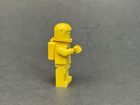 1980s LEGO Yellow Classic Space Minifigure w Airtank Solid-Stud Head 6847 #sp007