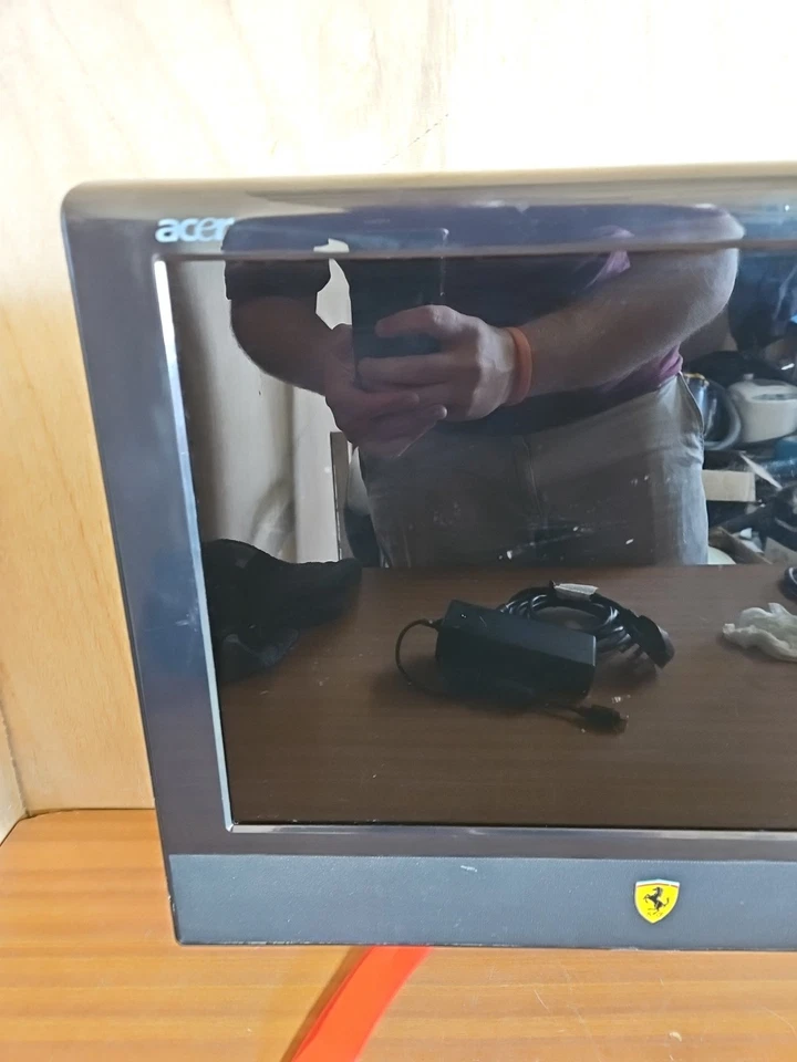Acer Lcd Computer Monitor/TV F-19 FERRARI Limited Edition 19" Working - Image 2 of 4