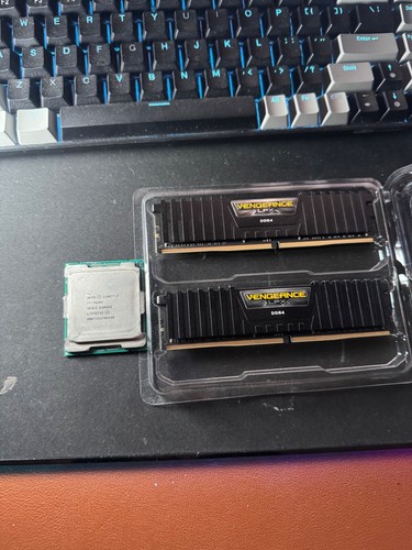 Intel Core i7-7820X 3.60GHz 8-Core CPU Processor SR3L5 BUNDLE RAM STICKS - Picture 2 of 6