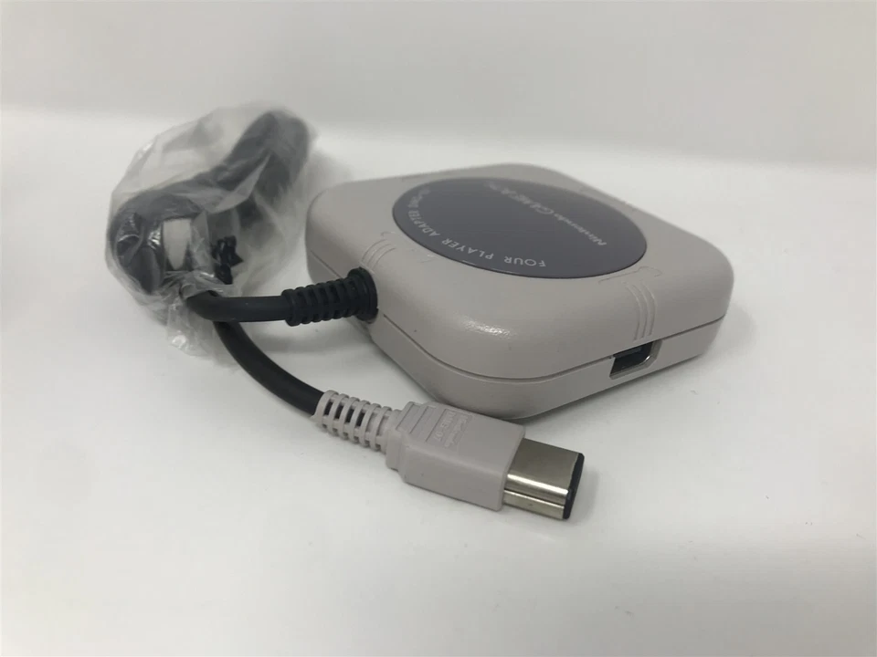 Adaptador para cuatro jugadores Nintendo Game Boy DMG-07 GB OEM 4 jugadores enlace nuevo - sin caja Foto 3 de 4