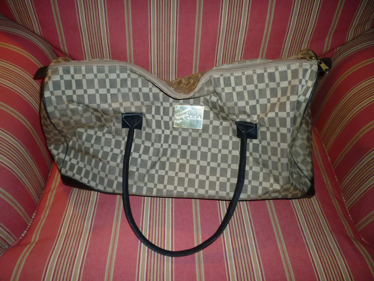 SIGNATURE CLUB A TRAVEL BAG