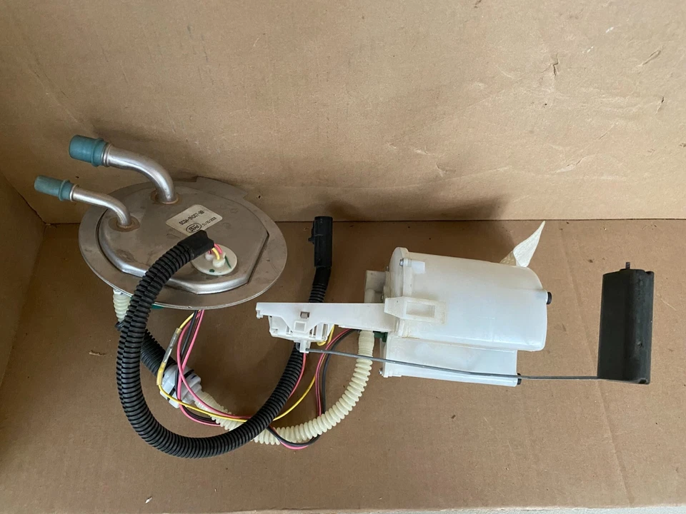 Bomba de combustible Ford 6C3Z-9H307-BA - 2006 2007 F250 F350 F450 Super Duty 5,4 6,8 - Nuevo de Lote Antiguo Foto 2 de 4