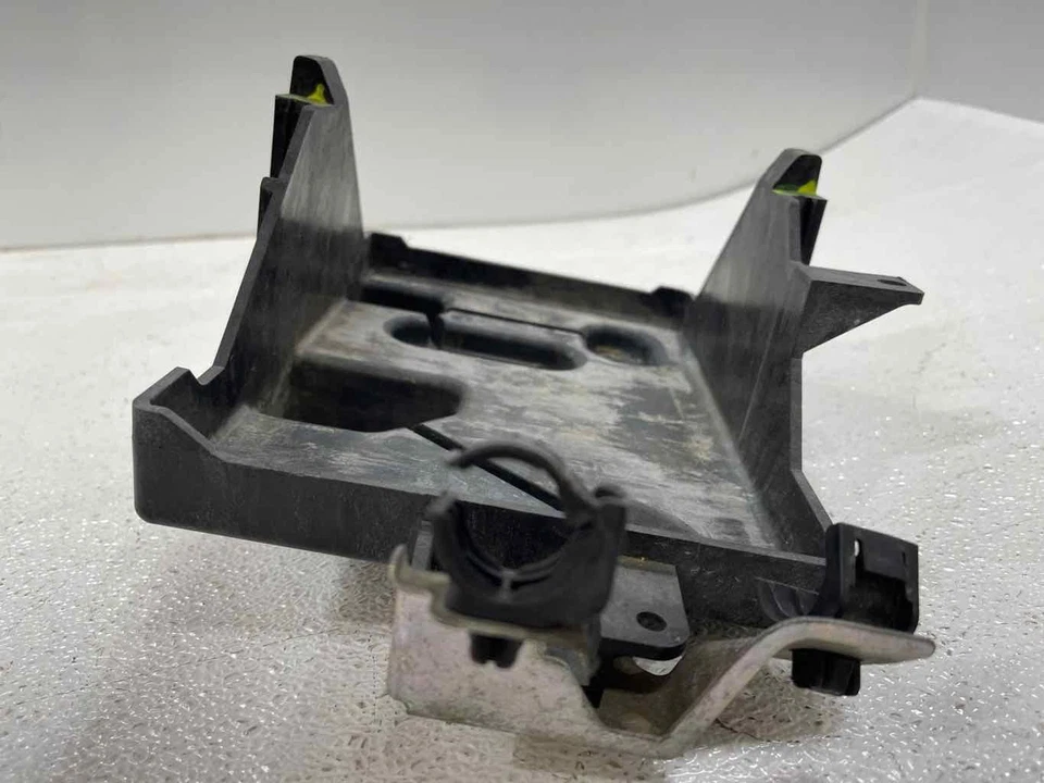 Se adapta a MAZDA CX9 2007-2015 3,7 L soporte de bandeja de batería L20656041F OEM Foto 3 de 4