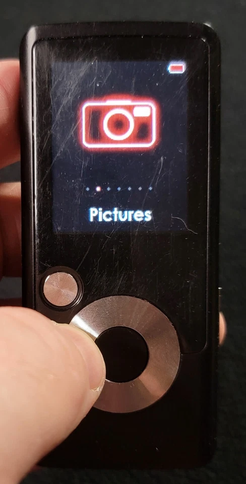 Coby 8 GB MP3 Player Picture Movies Radio E-Book MP611-8G - Image 3 of 4