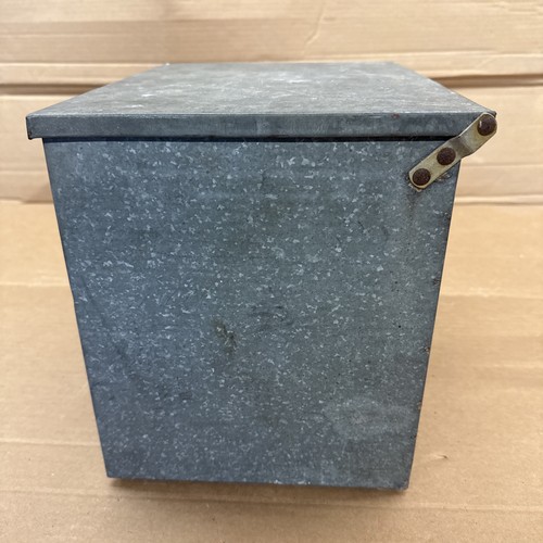 Caja de entrega de leche galvanizada aislada Abbotts de colección con 2 botellas de leche Abbott - Imagen 7 de 16