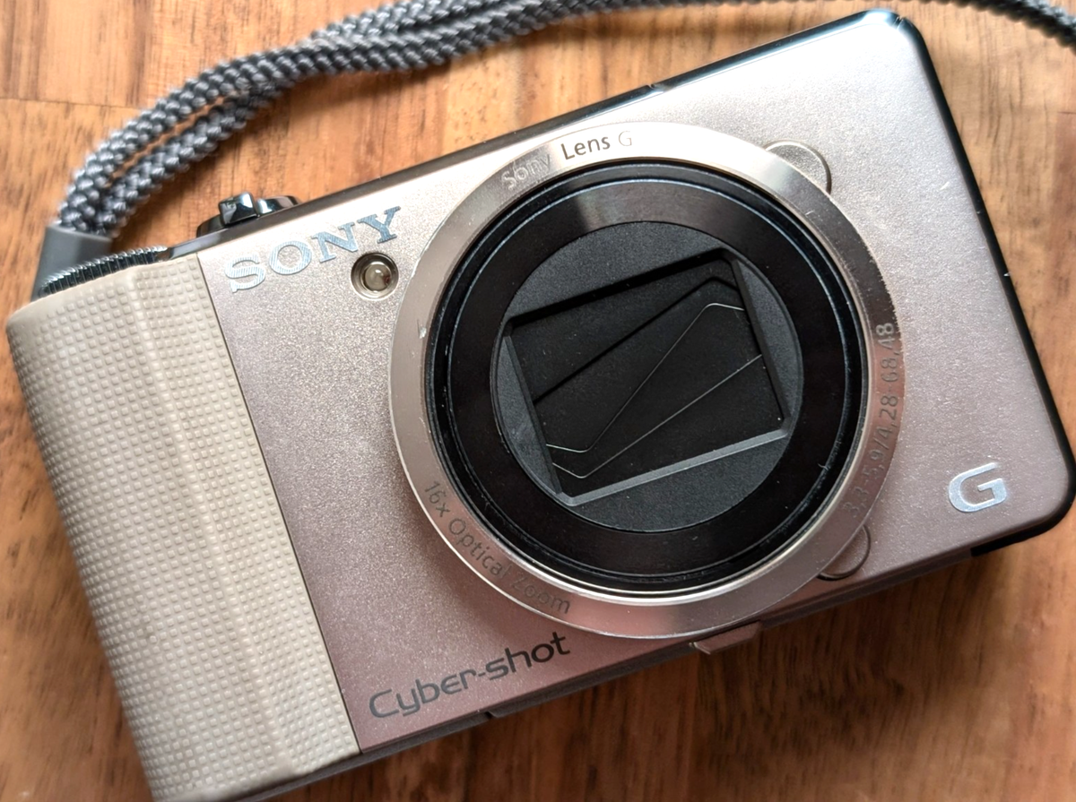 Japanese only Sony Cyber-shot DSC-HX9V Digital Camera 16.2MP 16x