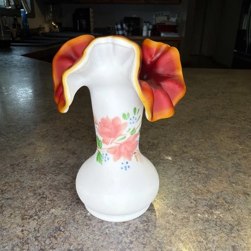 vintage pink Fenton ruffle   vase