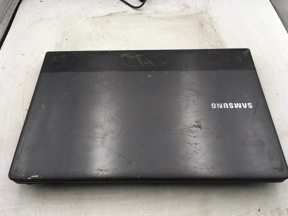 SAMSUNG NP300E5C A07US - PER RICAMBI - INTEL i3-2370M - 4GB RAM - LEGGERE DESCRIZIONE -BB - Immagine 4 di 4