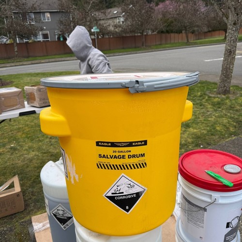 20 Gallon Plastic Salvage Drum w/ Metal Lever-Lock Lid 1654, HDPE Constructio