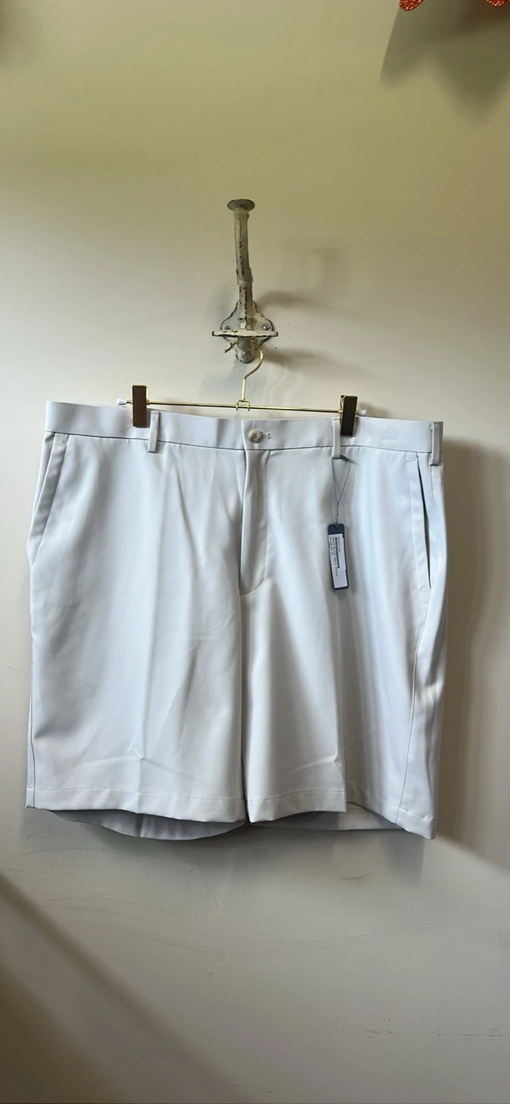 Peter Millar crown sport shorts 38 Avail In Navy Black And Beige
Opens in a new window or tab