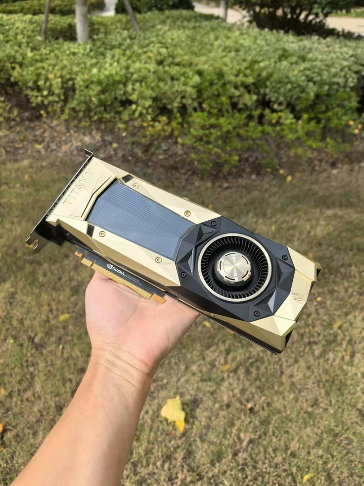 NVIDIA Titan V 12GB HBM2 Professional CUDA Graphics Card GPU 900-1G500-0000-RF2 - Image 2 of 4