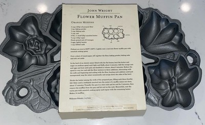 VTG John Wright Cast Iron Flower Mold Muffin Bread Baking Pan Williams Sonoma