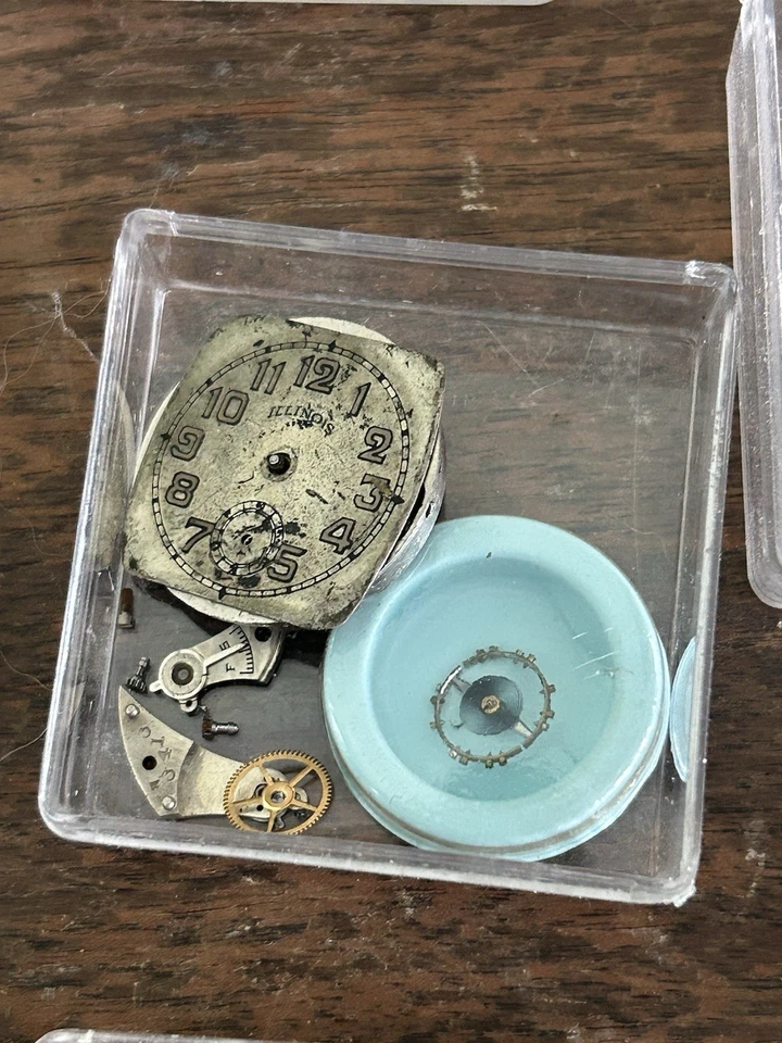 Lote de piezas de reloj de pulsera Illinois vintage. Piezas manos caras movimientos antiguas Foto 4 de 4