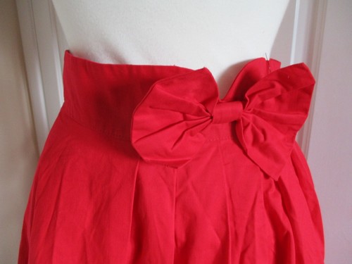 Lindy Bop - Red fit & flare & large bow feature, 100% cotton skirt - UK10/EU38 - Picture 2 of 9