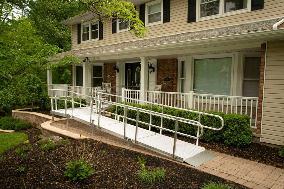 3' Aluminum Wheelchair Ramp with Handrails and 2) adjustable 8'' legs ...
