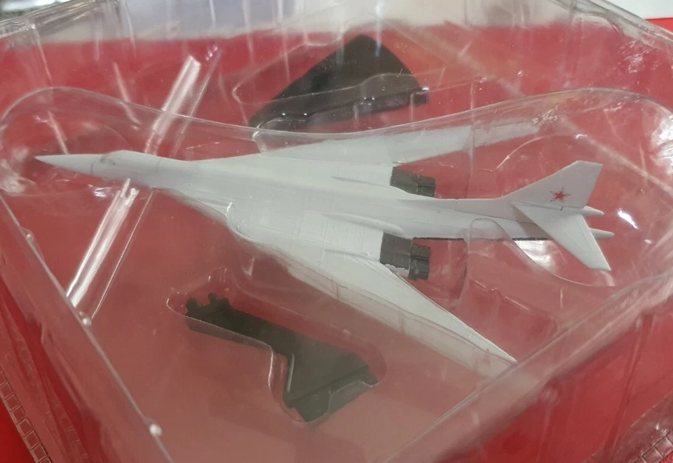 Modellino AEREO✈️ TUPOLEV TU 160 guerra 1:400 DEL PRADO aeronautica militare - Immagine 3 di 4