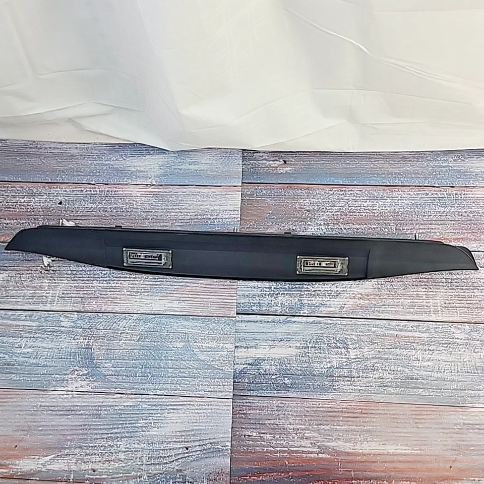 Luz de matrícula trasera Mopar 5MA21RXFAC 2014-2026 Ram ProMaster 1500 2500 3500 Foto 4 de 4