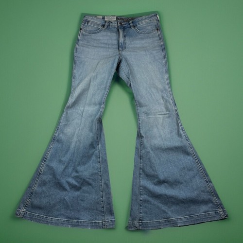 Wrangler Retro High Rise Flare Boho Jeans Women's 31x34 Light Wash Cowgirls NWT