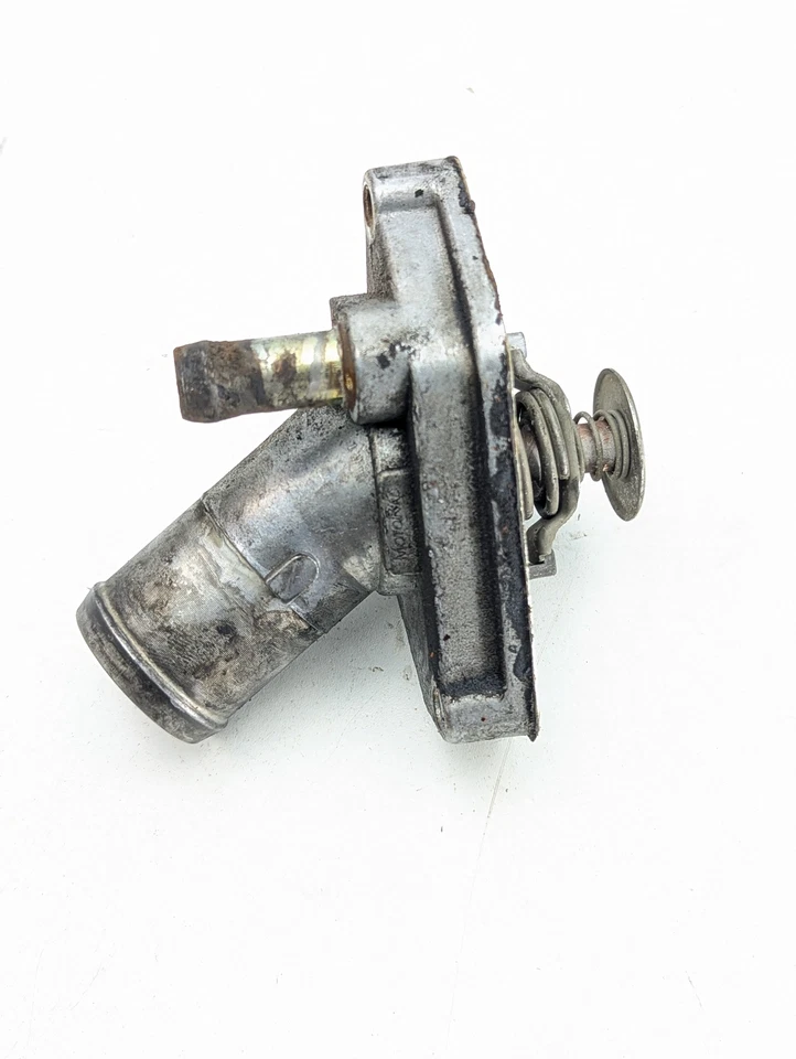 Infiniti G35 2003-2006 cupé VQ35DE carcasa termostato Foto 3 de 4